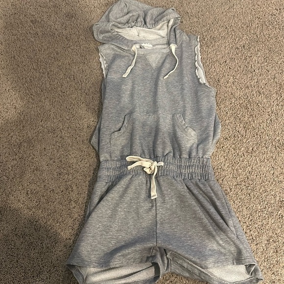 Sweatsuit romper with hood - Picture 1 of 5